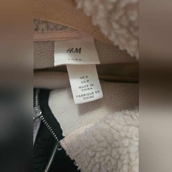 H&M Faux Shearling Jacket- Light beige/black. Size small - Picture 14 of 15